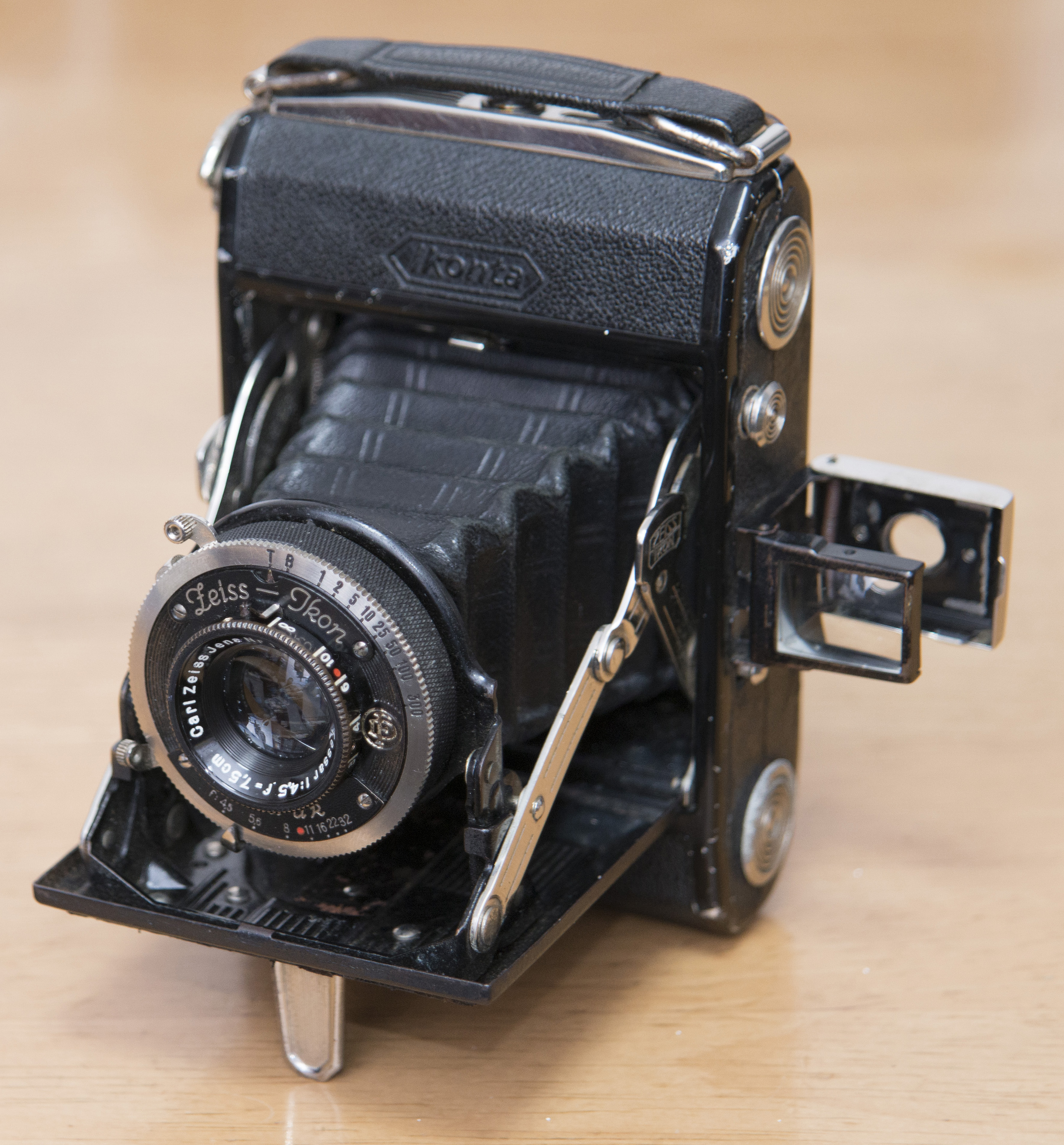 ドイツ光学工業全盛期のカメラ イコンタ